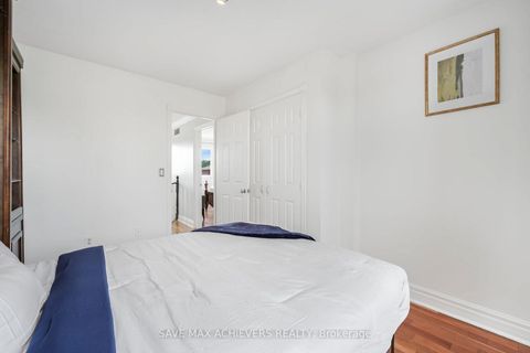 Photo 23 at 4024 Longo Circle E, Malton, Mississauga