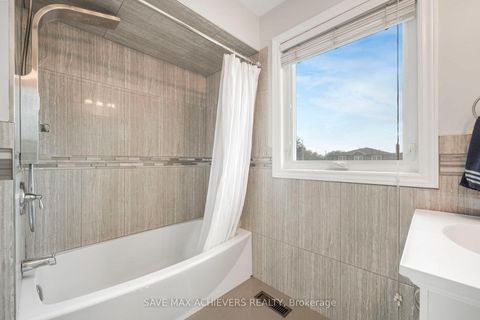 Photo 27 at 4024 Longo Circle E, Malton, Mississauga