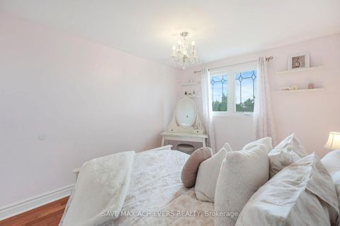 Photo 31 at 4024 Longo Circle E, Malton, Mississauga