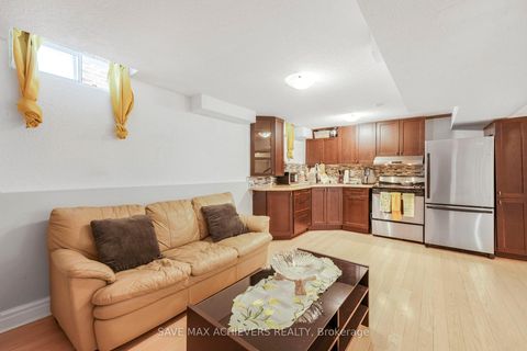 Photo 36 at 4024 Longo Circle E, Malton, Mississauga