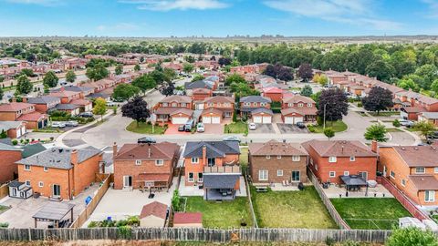 Photo 47 at 4024 Longo Circle E, Malton, Mississauga