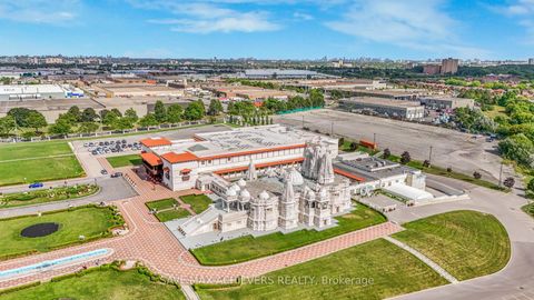 Photo 48 at 4024 Longo Circle E, Malton, Mississauga