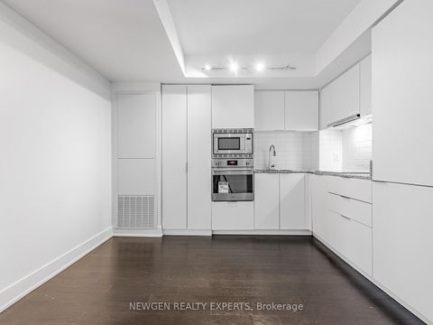 Photo 11 at 208 - 955 Bay Street, Bay Street Corridor, Toronto