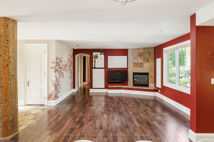 Photo 5 at 2448 Bridge Road, WO West, Oakville