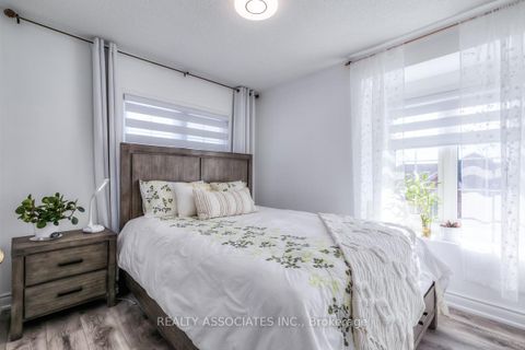 Photo 29 at 40 Sandlewood Court, Bayview Wellington, Aurora