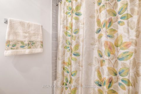 Photo 32 at 40 Sandlewood Court, Bayview Wellington, Aurora