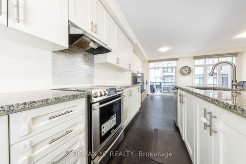 Photo 11 at 33 Duncombe Lane, South Richvale, Richmond Hill