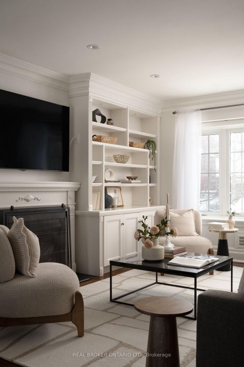 Photo 4 at 37 Wilgar Road, Kingsway South, Toronto