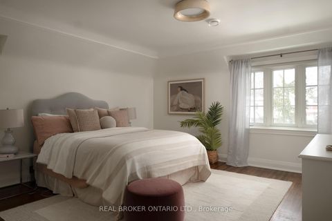 Photo 21 at 37 Wilgar Road, Kingsway South, Toronto