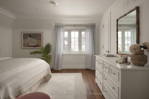 Photo 22 at 37 Wilgar Road, Kingsway South, Toronto