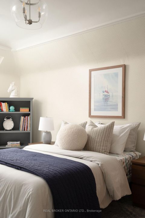 Photo 26 at 37 Wilgar Road, Kingsway South, Toronto