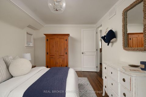 Photo 27 at 37 Wilgar Road, Kingsway South, Toronto