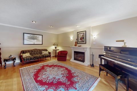 Photo 4 at 28 WHITE LODGE Crescent, Mill Pond, Richmond Hill