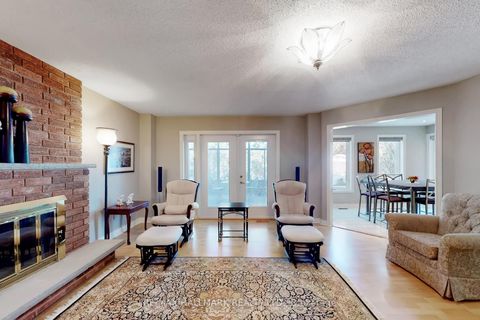 Photo 7 at 28 WHITE LODGE Crescent, Mill Pond, Richmond Hill