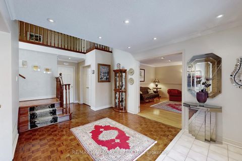 Photo 22 at 28 WHITE LODGE Crescent, Mill Pond, Richmond Hill