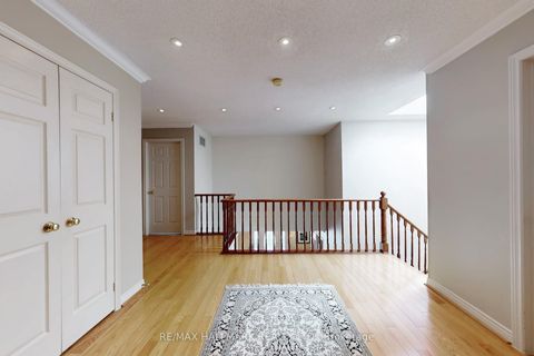 Photo 28 at 28 WHITE LODGE Crescent, Mill Pond, Richmond Hill