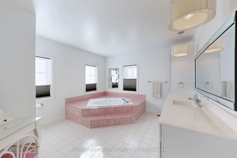 Photo 33 at 28 WHITE LODGE Crescent, Mill Pond, Richmond Hill