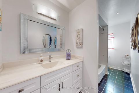 Photo 35 at 28 WHITE LODGE Crescent, Mill Pond, Richmond Hill