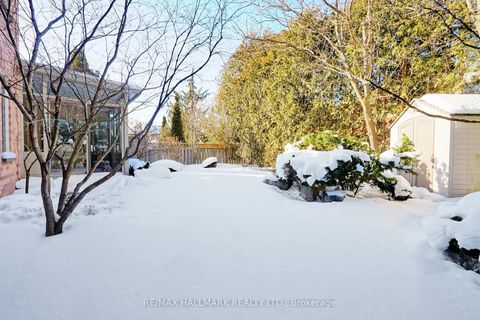 Photo 41 at 28 WHITE LODGE Crescent, Mill Pond, Richmond Hill