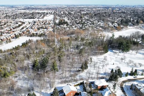 Photo 46 at 28 WHITE LODGE Crescent, Mill Pond, Richmond Hill