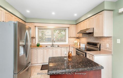 Photo 13 at 4 Skipperhill Crescent, Rouge E11, Toronto