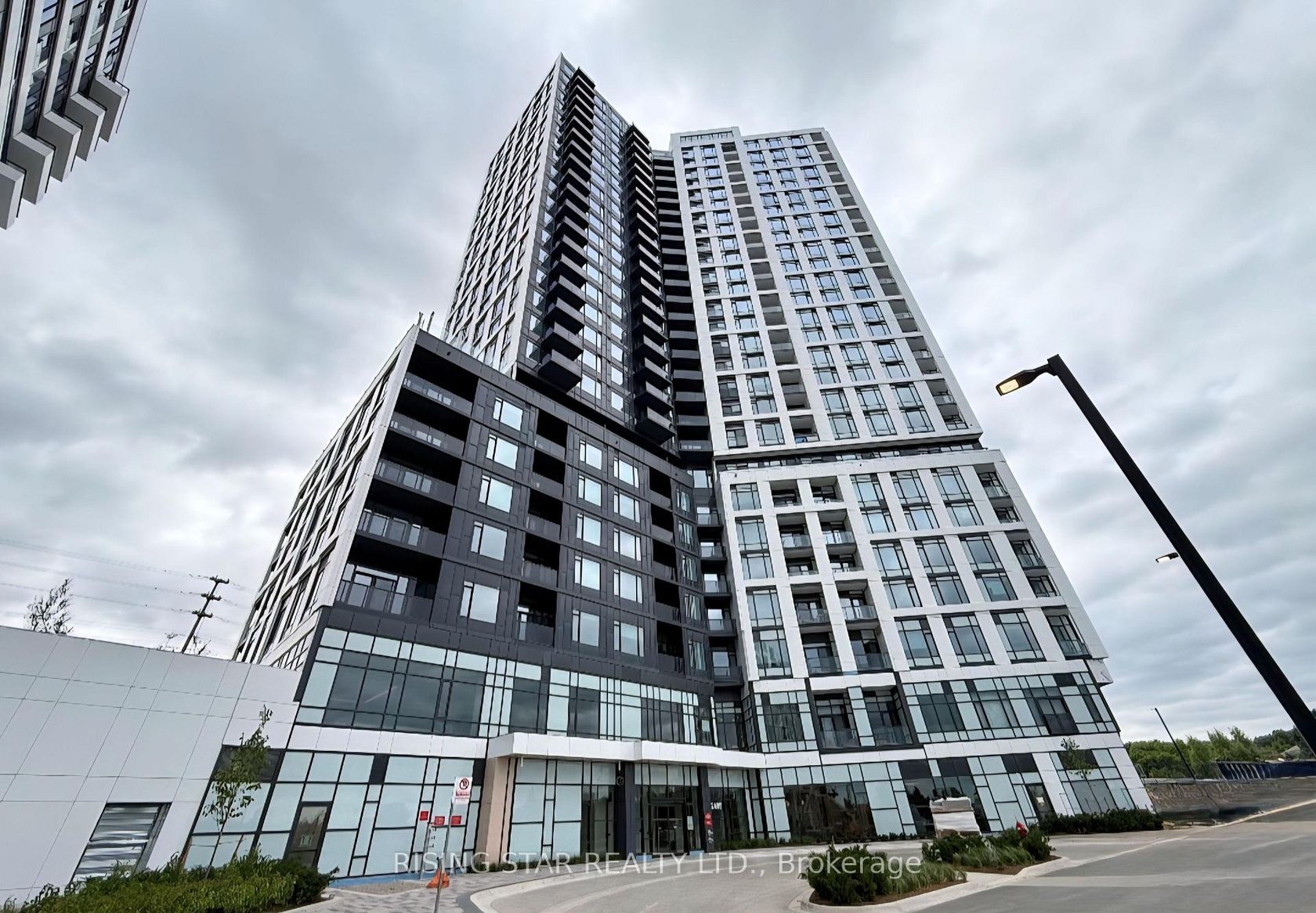 1209 - 2495 Eglinton Avenue W, Central Erin Mills, Mississauga by Loree Meneguzzi Real Estate 1209 - 2495 Eglinton Avenue W, Central Erin Mills, Mississauga