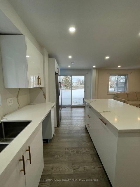 Photo 5 at 63 Wessenger Drive, Holly, Barrie