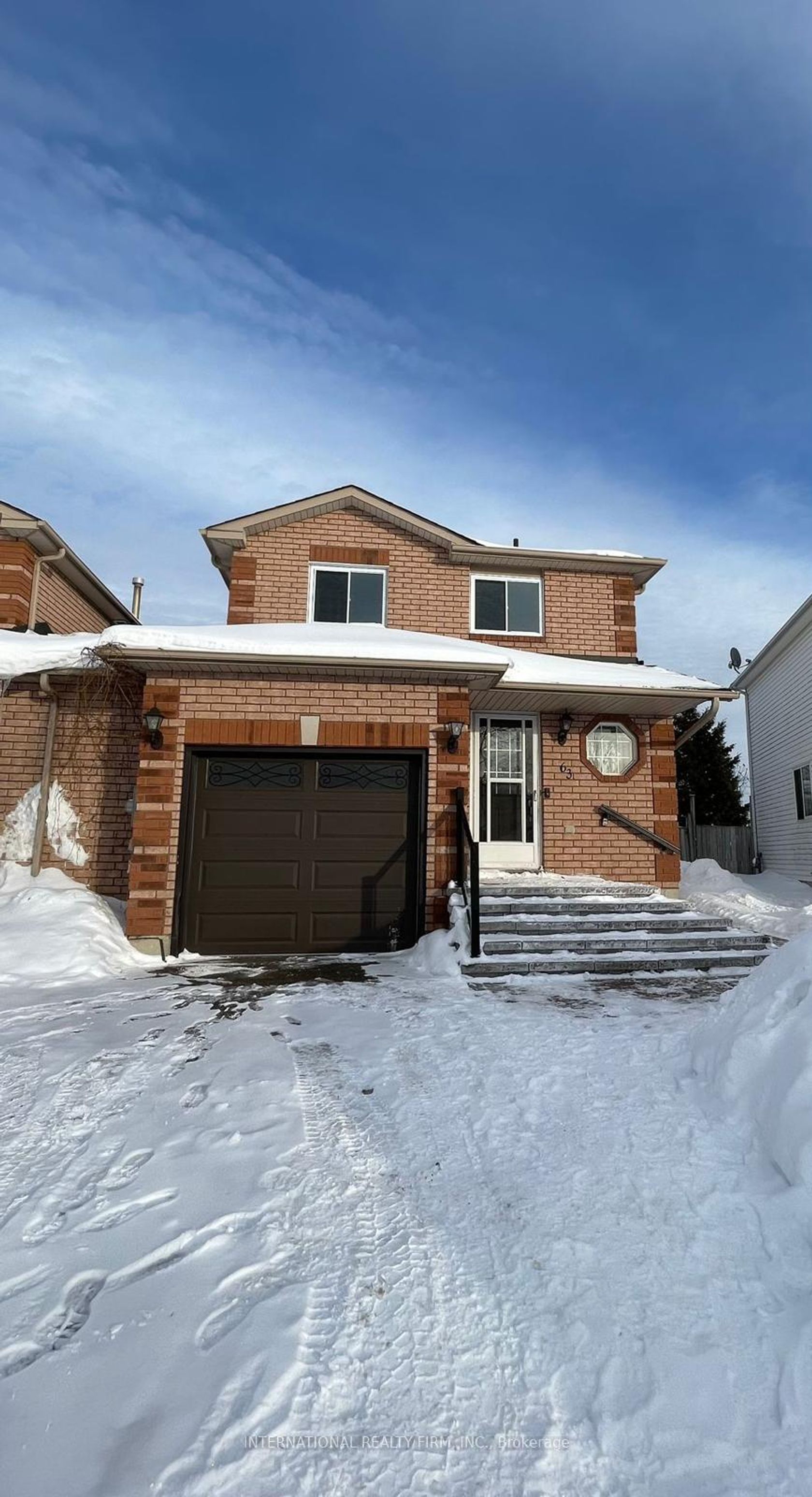 63 Wessenger Drive, Holly, Barrie photo number 2