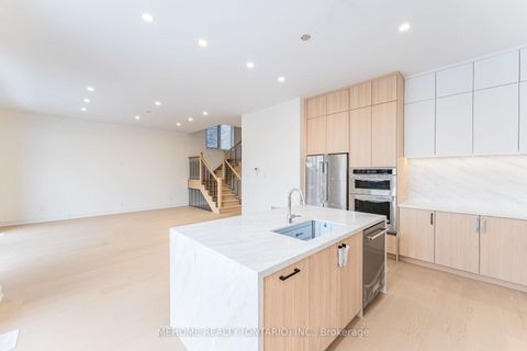 Photo 12 at 85 Post Oak Drive, Jefferson, Richmond Hill