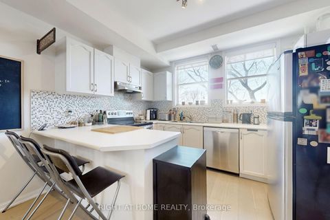 Photo 4 at 213 - 55 Halton Street, Bellwoods, Toronto