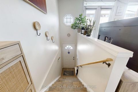 Photo 5 at 213 - 55 Halton Street, Bellwoods, Toronto