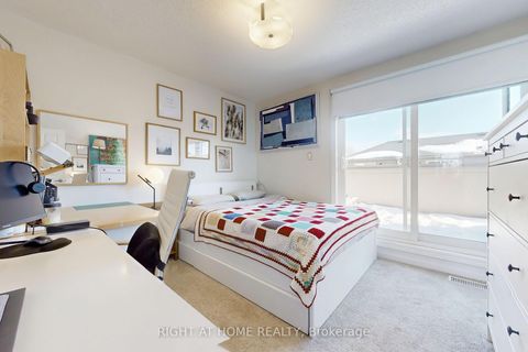 Photo 7 at 213 - 55 Halton Street, Bellwoods, Toronto