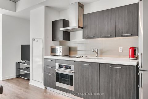 Photo 6 at 523 - 560 King Street W, Waterfront Communities C1, Toronto