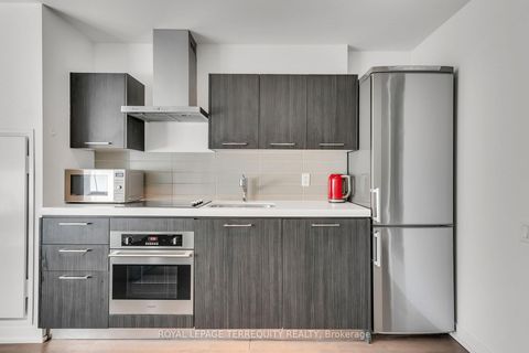 Photo 9 at 523 - 560 King Street W, Waterfront Communities C1, Toronto