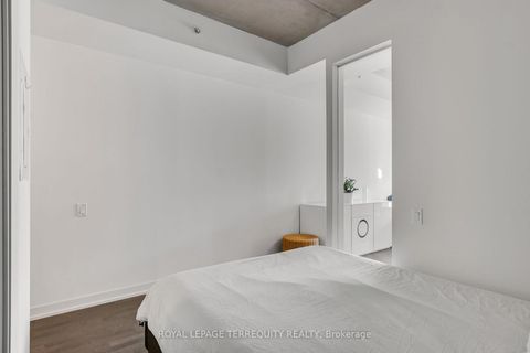Photo 13 at 523 - 560 King Street W, Waterfront Communities C1, Toronto