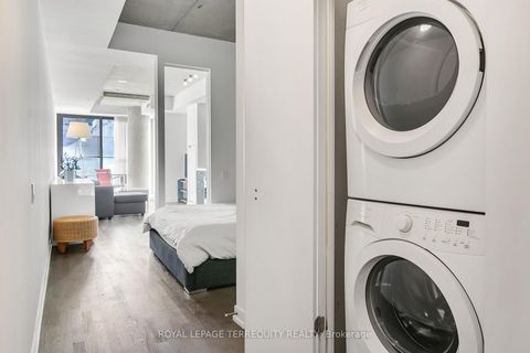 Photo 14 at 523 - 560 King Street W, Waterfront Communities C1, Toronto