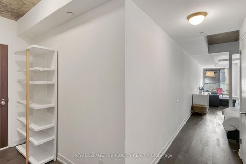 Photo 17 at 523 - 560 King Street W, Waterfront Communities C1, Toronto