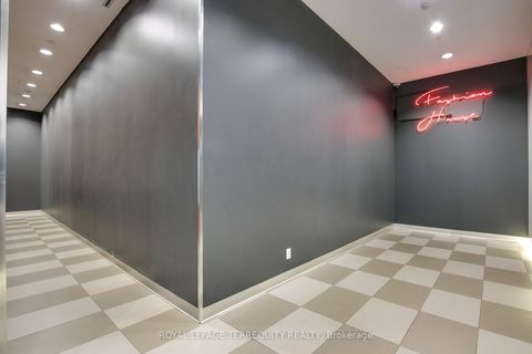 Photo 31 at 523 - 560 King Street W, Waterfront Communities C1, Toronto