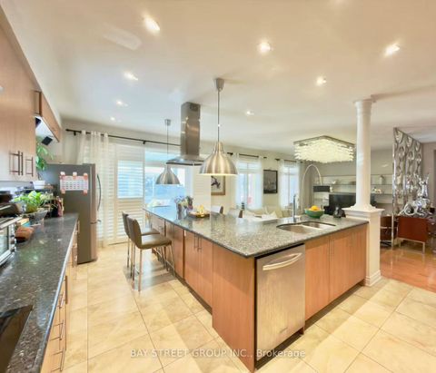 Photo 16 at 6 Welter Court, Devonsleigh, Richmond Hill