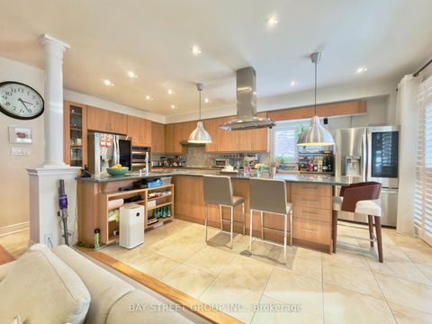 Photo 18 at 6 Welter Court, Devonsleigh, Richmond Hill