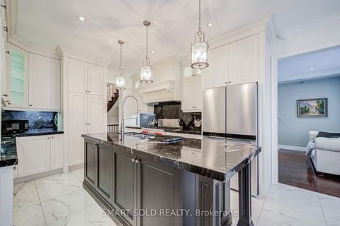 Photo 10 at 8 Sachet Drive, Oak Ridges Lake Wilcox, Richmond Hill