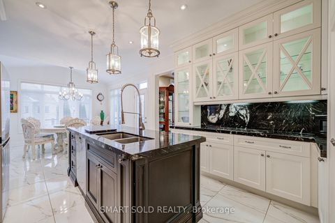 Photo 11 at 8 Sachet Drive, Oak Ridges Lake Wilcox, Richmond Hill