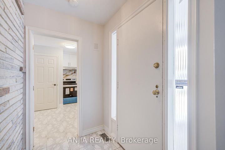 Photo 11 at 11 Drakefield Road, Bullock, Markham