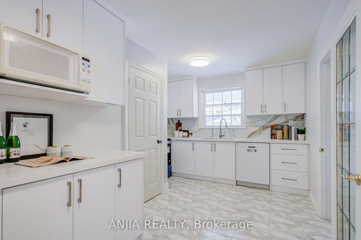 Photo 22 at 11 Drakefield Road, Bullock, Markham