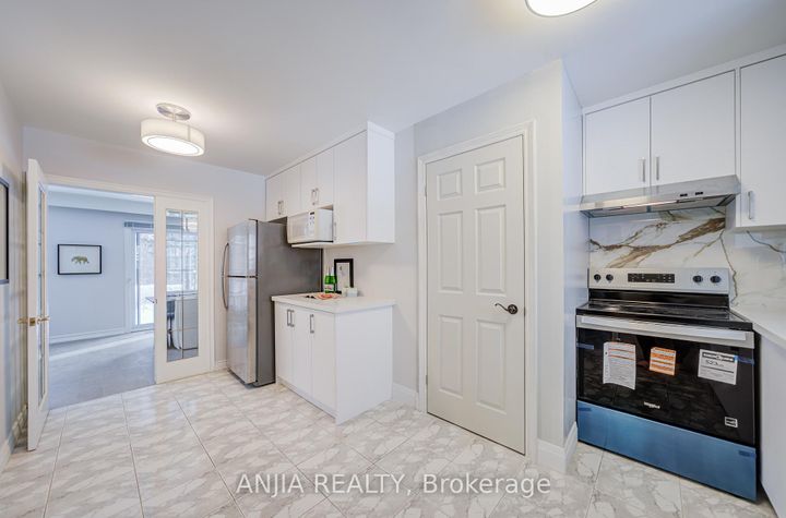 Photo 24 at 11 Drakefield Road, Bullock, Markham