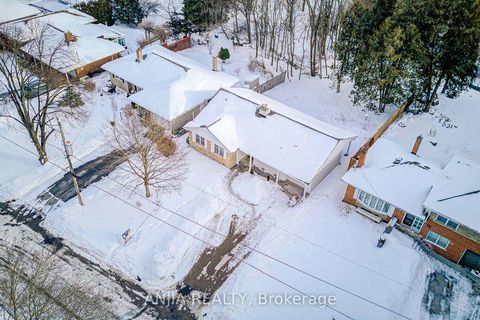 Photo 10 at 11 Drakefield Road, Bullock, Markham