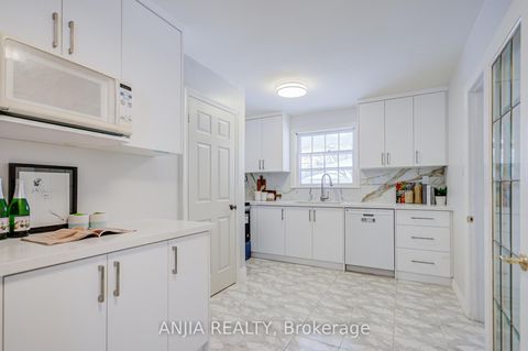 Photo 22 at 11 Drakefield Road, Bullock, Markham