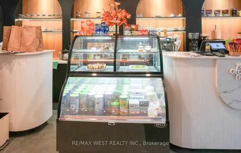 Photo 8 at 501 Bloor Street W, University, Toronto