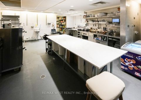 Photo 9 at 501 Bloor Street W, University, Toronto