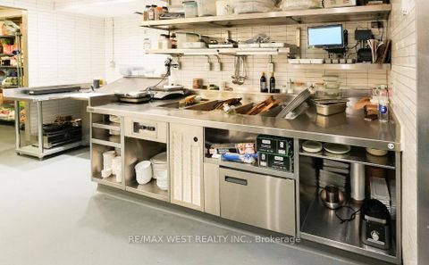 Photo 10 at 501 Bloor Street W, University, Toronto